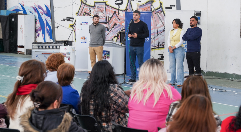 MORENO: SE ENTREGÓ EQUIPAMIENTO PARA 27 NUEVOS COMEDORES ESCOLARES